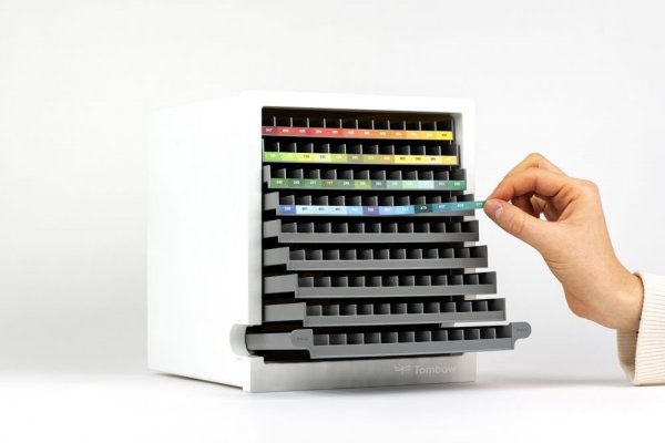 Tombow Stolni organizator s flomasterima ABT Dual Brush Pen u 107 boja + blender