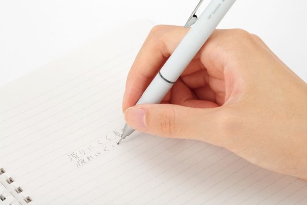 Tombow Mikrotužka MONO graph GRIP pastelové barvy s pogumovaným úchopem, ivory