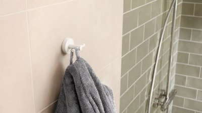 KALIA paper - tesa_Moon_White_Bathrobe_Hook_40574_ap.jpg