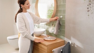 KALIA paper - tesa_Moon_White_Towel_Hook_40573_model_16x9_mood.jpg
